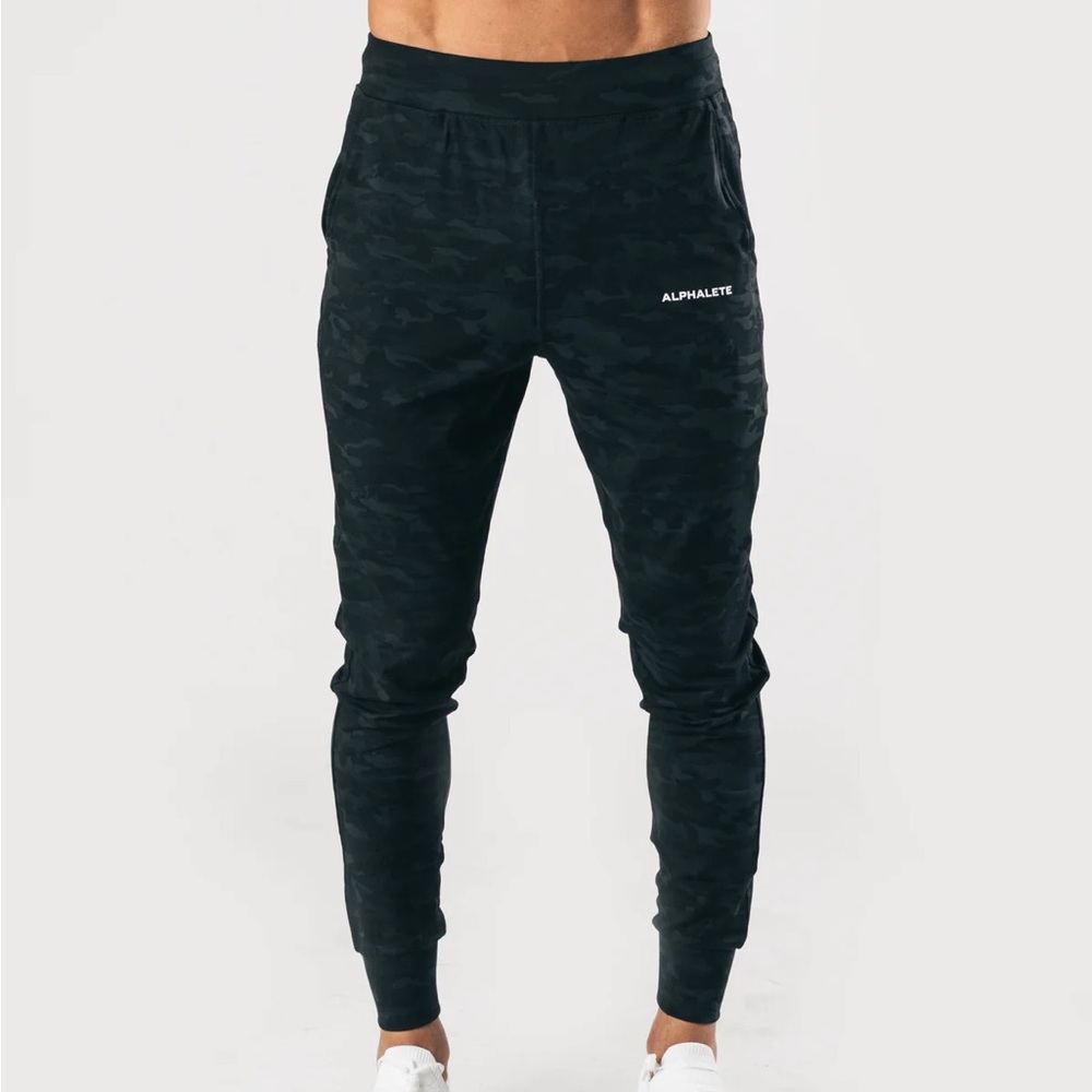 Alphalete Premium Joggers | Black Camo